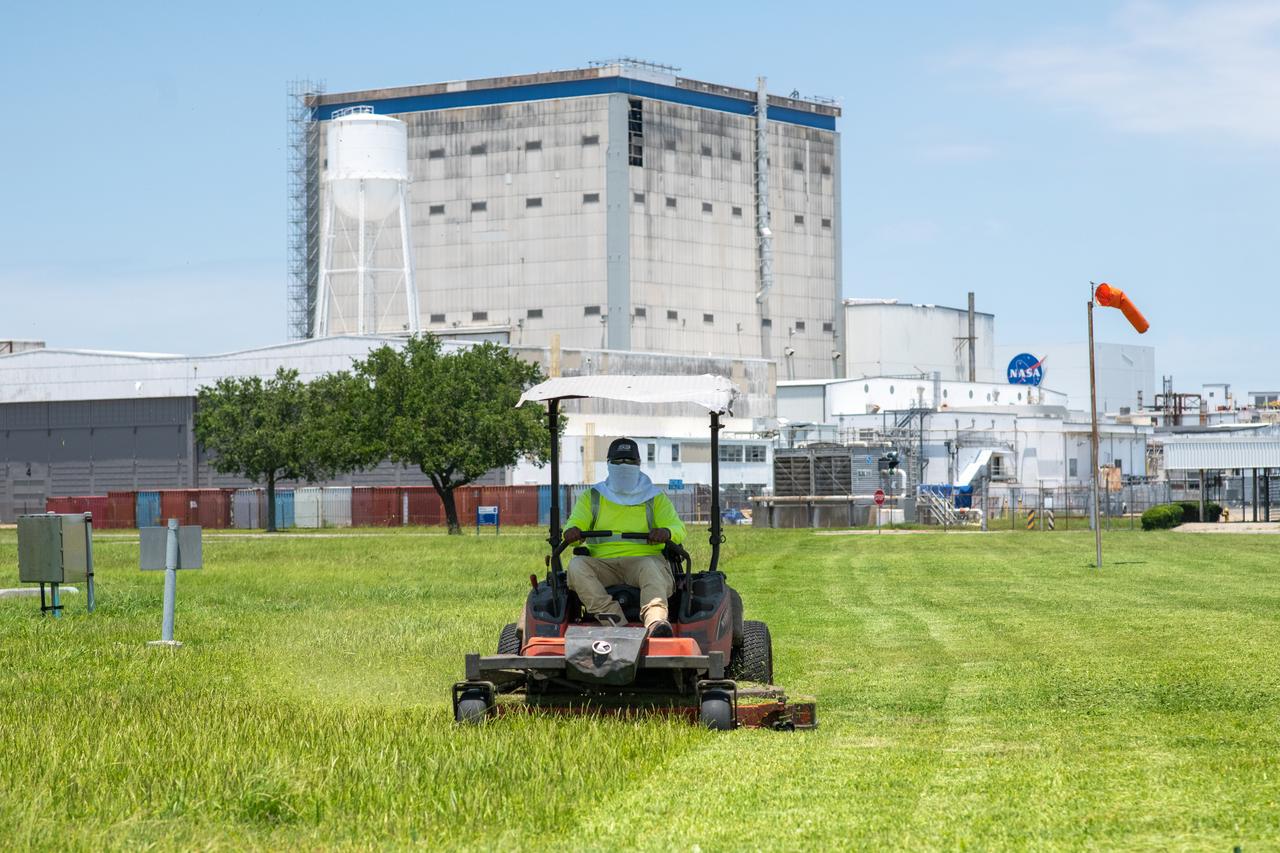 Employees wear personal protective gear at  Michoud Assembly Facility as the facility transitioned to Stage 3 of NASA’s Framework for Return To On-Site Work. Employees wear the appropriate personal protective equipment (PPE) and/or cloth face coverings as required for assigned tasks. Access to the facility is limited to authorized personnel working on mission-critical tasks that must be conducted onsite. Mission-critical tasks include slowly and methodically resuming Space Launch System (SLS) Core Stage and Orion production activities, particularly critical path deliverables to support the Artemis Program, at a pace that limits personnel and follows federal guidelines for social distancing and use of personal protective equipment such as face masks. For more information about SLS, visit nasa.gov/sls.